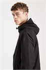 Легкая куртка с капюшоном черного цвета артикул 152238160