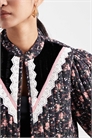 Короткая викторианская куртка с мелким узором артикул 150564374
