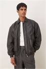 Бомбер из натуральной кожи свободного кроя артикул 148224092