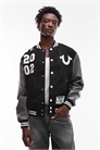 Бомбер в стиле «варсити» с декоративными вставками и рукавами из искусственной кожи артикул 149853129
