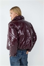 Пуховик в сливовом цвете артикул 155429618