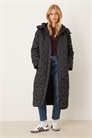 Стеганая утепленная куртка-лонглайн с термосваркой артикул 151393858