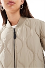 Короткая стеганая куртка-подкладка зимнего цвета «бежевый» артикул 150907292