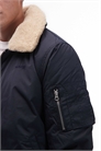 Укороченная куртка с логотипом, карманом на молнии и искусственным меховым воротником темно-синего цвета артикул 152190414