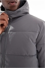 Куртка-пуховик с капюшоном серого цвета артикул 149105162