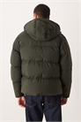 Пуховая куртка с капюшоном цвета хаки артикул 152632976