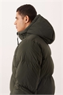 Пуховая куртка с капюшоном цвета хаки артикул 152632976
