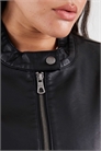 Куртка из искусственной кожи черного цвета артикул 136668843