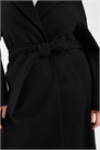Черное пальто средней длины с поясом артикул 150561270
