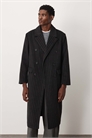 Шерстяное пальто оверсайз с длинным силуэтом и полосками в черном цвете артикул 147441520