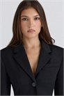 Блейзер из черного крепа с силуэтом «песочные часы» от Luella артикул 155250357