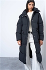 Идеальная пуховик с воротником-воронкой и длинной линией силуэта артикул 142738997