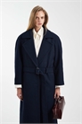 Пальто с широкими плечами из смешанной шерсти с низко расположенным поясом артикул 150663032