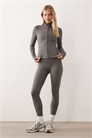 Координированная мягкая бесшовная куртка на молнии серого цвета артикул 153786918