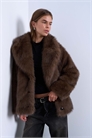 Короткая куртка из искусственного меха на пуговицах артикул 147692053