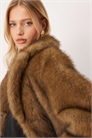 Куртка из искусственного меха бежевого цвета артикул 153643625