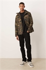 Спортивная куртка-бомбер с капюшоном и утеплителем, с камуфляжным принтом и логотипом Eastview артикул 148262111
