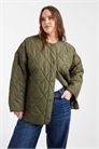 Легкая стеганая куртка Pieces Curve артикул 150776508