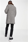 Пальто в клетку с высоким воротником из искусственного меха артикул 105715404