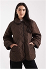 Стеганая куртка с воротником шоколадно-коричневого цвета артикул 149965363