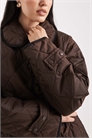 Стеганая куртка с воротником шоколадно-коричневого цвета артикул 149965363