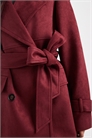 Двубортный тренч из искусственной замши с поясом, длиной до колен, бордового цвета артикул 148031935
