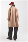 Пальто средней длины из ворсованной ткани с контрастным воротником артикул 142042978