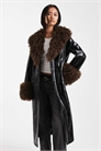 Тренч из винила с отделкой из искусственного меха артикул 148416761