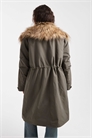 Парка свободного кроя с меховой оторочкой артикул 148031535