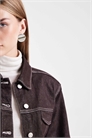 Джинсовая куртка прямого кроя с плечевыми накладками темно-коричневого цвета артикул 150497518