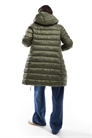 Куртка с капюшоном и средней степенью утепления цвета пыльного оливкового зеленого артикул 139595970