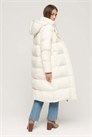 Длинное пальто-пуховик с капюшоном, бежевого цвета артикул 135117063