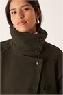 Шерстяное пальто средней длины с поясом и воротником-воронкой темно-зеленого цвета артикул 151999830