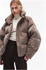 Короткая утепленная куртка из пуха и перьев артикул 151749750