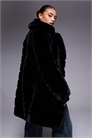 Многослойное пальто из искусственного меха черного цвета артикул 149852128