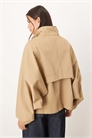 Тренч бежевого цвета в стиле плаща с капюшоном артикул 150985810