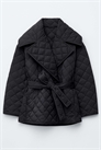 Длинная куртка с стеганым узором и поясом артикул 150834004