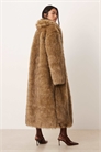 Длинное пальто из искусственного меха артикул 153574889