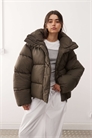 Оверсайз пуховик темно-коричневого цвета артикул 150042906