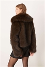 Короткая меховая куртка с воротником артикул 145397471