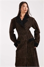 Длинное пальто из замши с двойной застежкой артикул 150666499