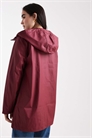 Дождевик с капюшоном бордового цвета артикул 147620279