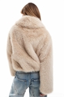 Бомбер из искусственного меха с воротником артикул 134901827