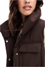 Утепленный жилет артикул 134783924