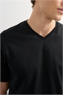 Футболка с V-образным вырезом и прямым кроем артикул 155807585