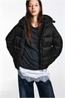 Пуховик черного цвета артикул 155043478