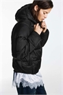 Пуховик черного цвета артикул 155043478