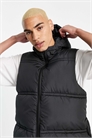 Утепленная жилетка с капюшоном артикул 113516256