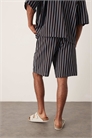 Короткие брюки-шорты длинной длины с коричневыми полосками артикул 148923974