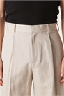 Элегантные льняные брюки с широкими брючинами и складками артикул 153320802